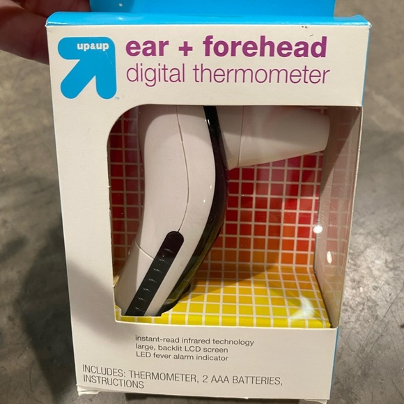 Digital thermometer and probe covers! ACCURATE and NON-INVASIVE - Picture 2 of 6